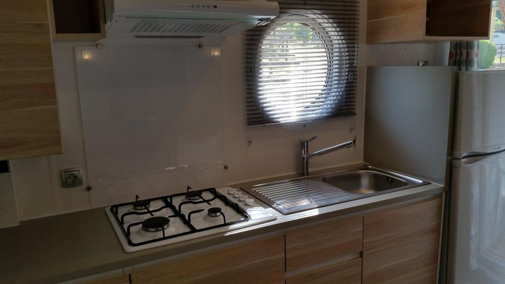 Camping Senia Cala Canyelles 호텔 료렛 드 마르 외부 사진