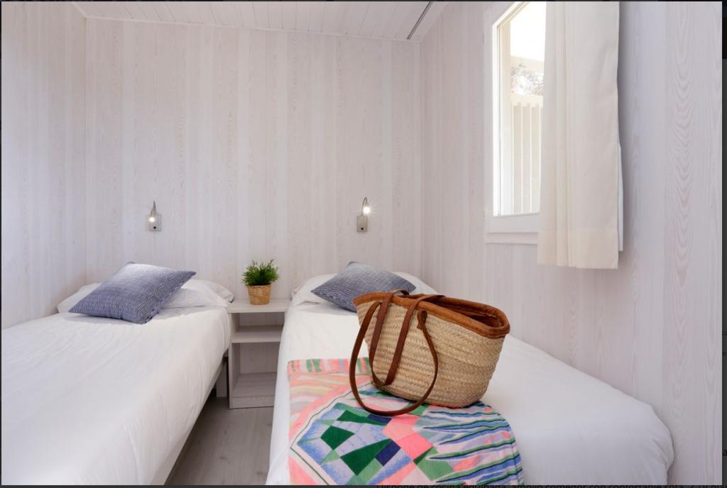 Camping Senia Cala Canyelles 호텔 료렛 드 마르 외부 사진